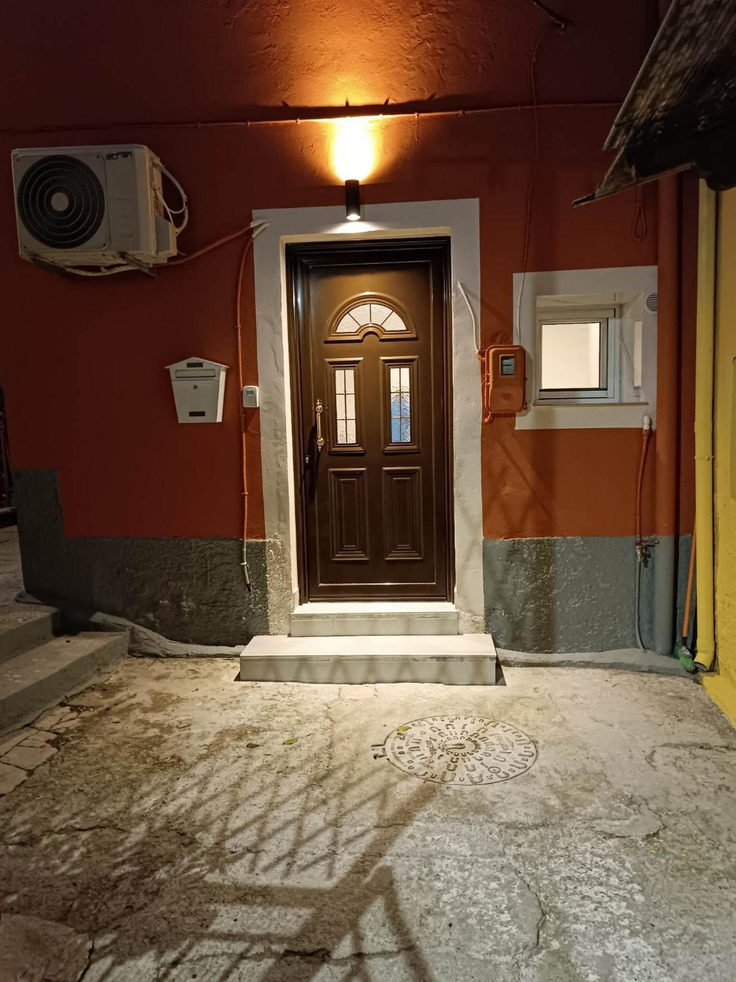 Newly Renovated Apartment Next To The Port Mantouki Kültér fotó